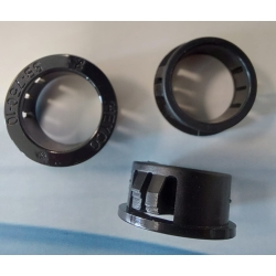 Przepust czarny poliamidowy do otworu 19,1 mm, bhjanecki.pl