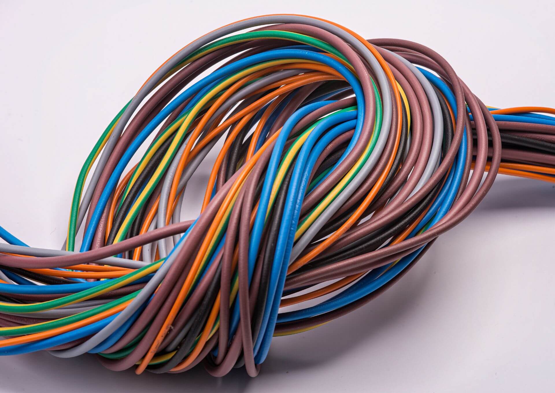Zastosowanie klipsów kablowych w instalacjach i budownictwie